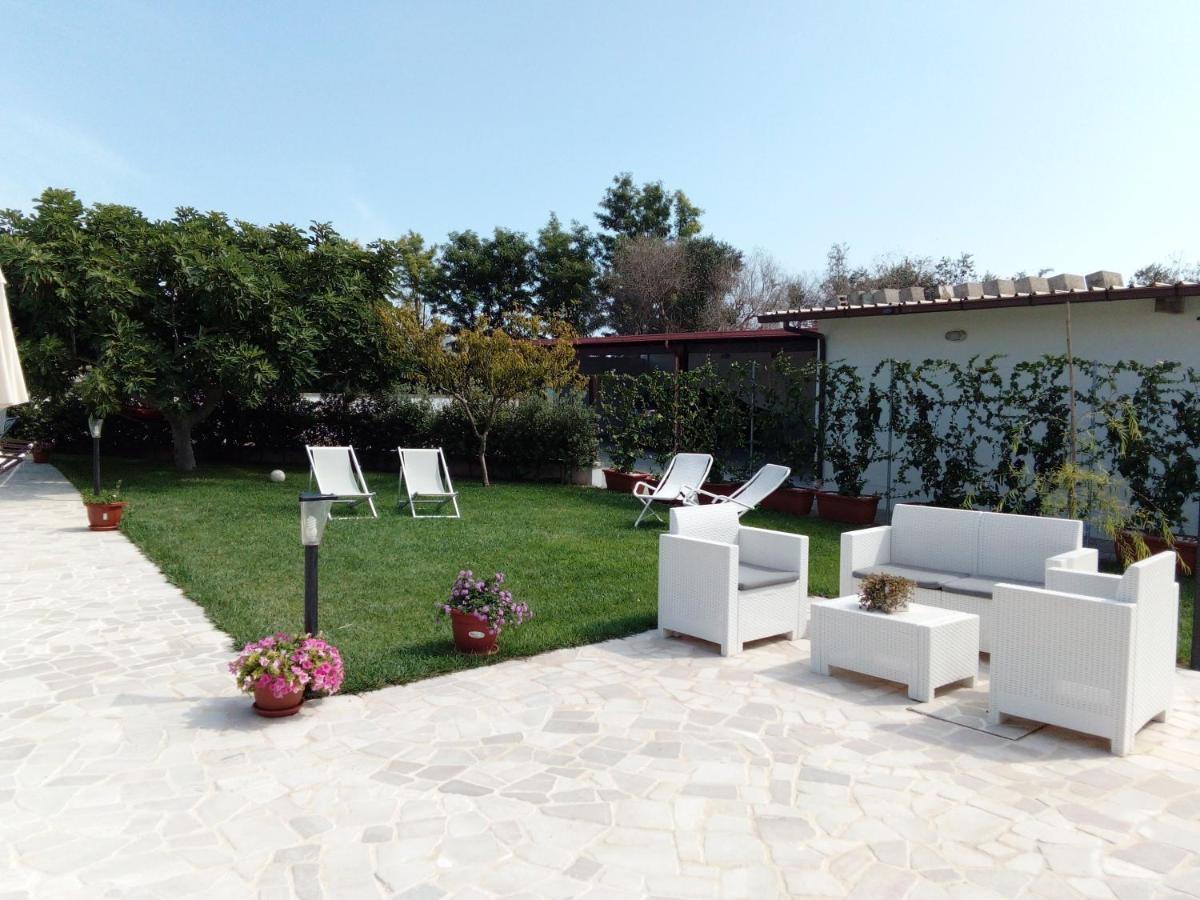 Casa Vacanza Augusto อุจจาโน ลาเคียซา ภายนอก รูปภาพ