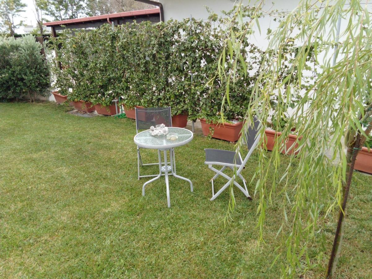 Casa Vacanza Augusto อุจจาโน ลาเคียซา ภายนอก รูปภาพ