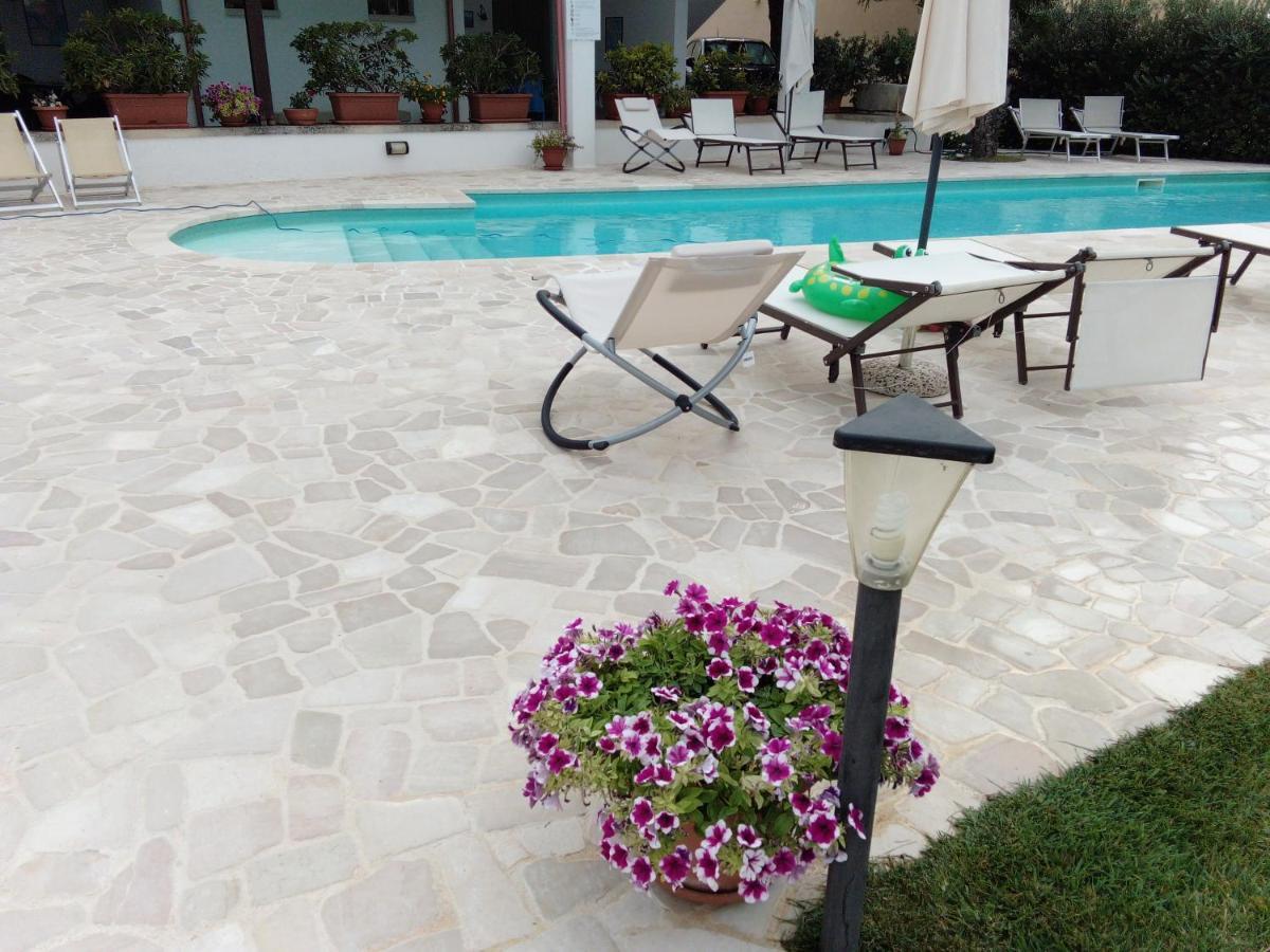 Casa Vacanza Augusto อุจจาโน ลาเคียซา ภายนอก รูปภาพ