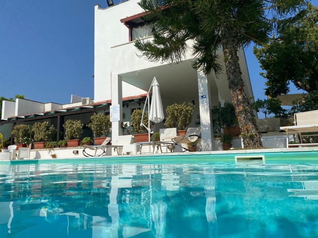 Casa Vacanza Augusto อุจจาโน ลาเคียซา ภายนอก รูปภาพ