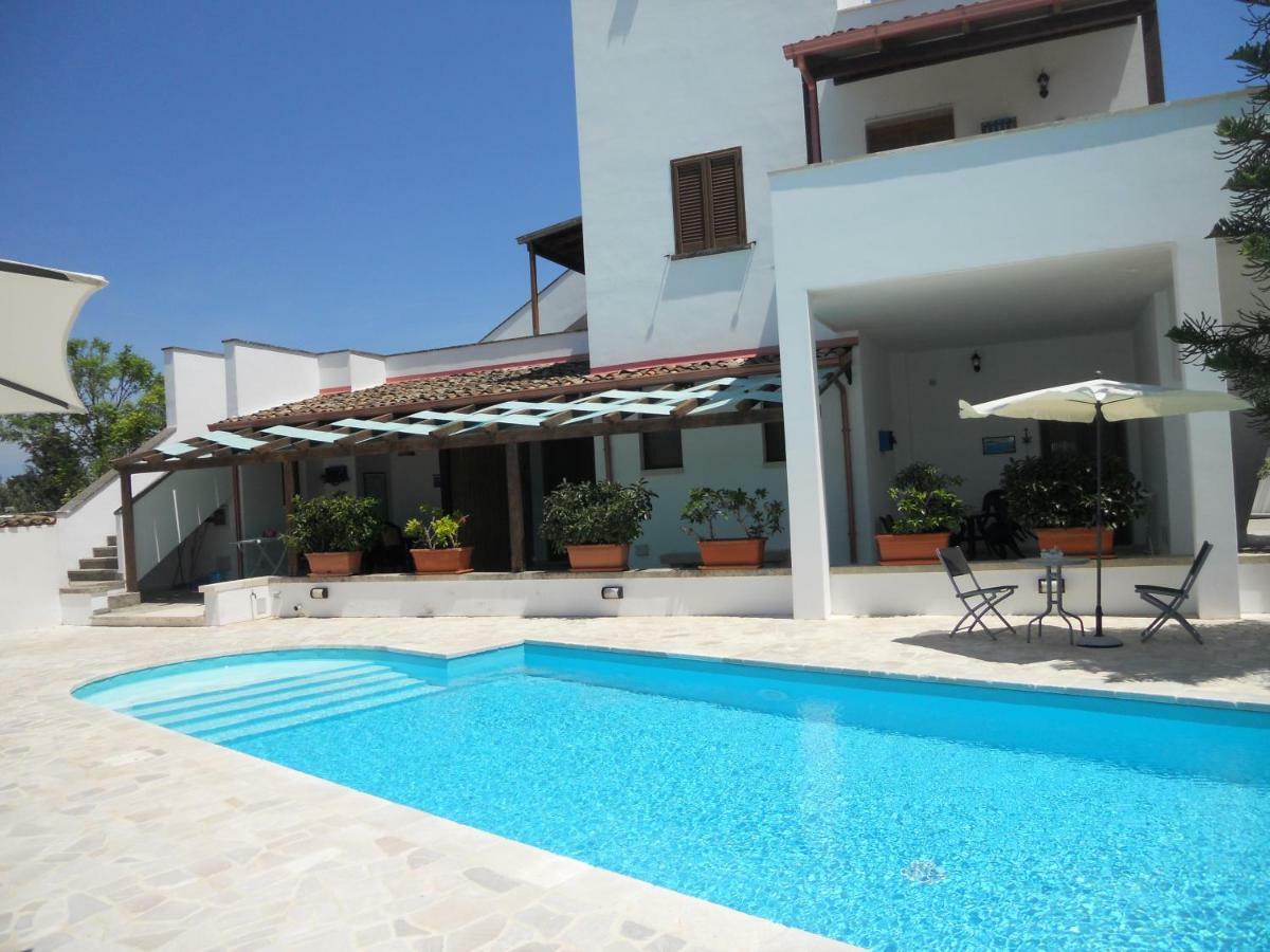 Casa Vacanza Augusto อุจจาโน ลาเคียซา ภายนอก รูปภาพ