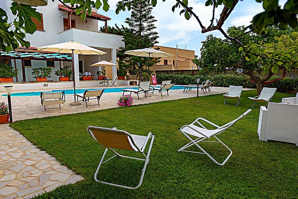 Casa Vacanza Augusto อุจจาโน ลาเคียซา ภายนอก รูปภาพ