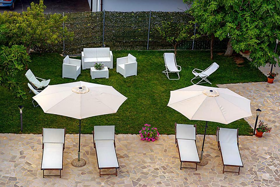 Casa Vacanza Augusto อุจจาโน ลาเคียซา ภายนอก รูปภาพ