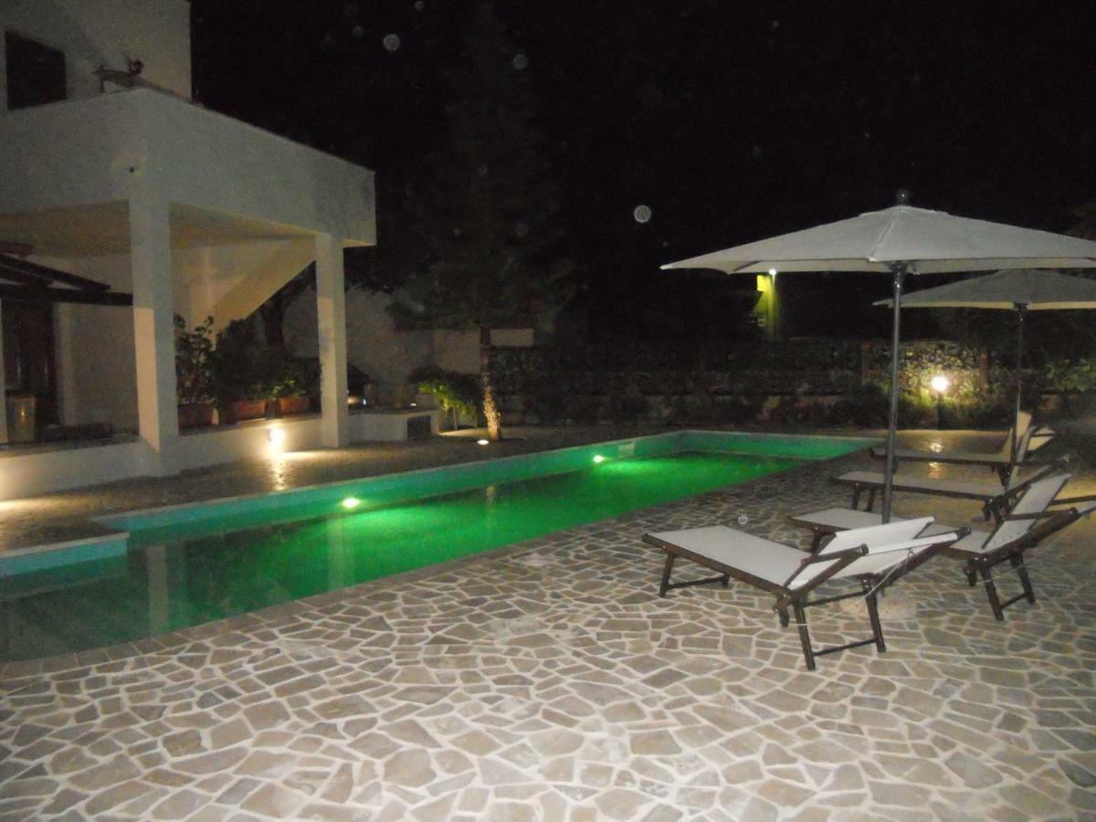Casa Vacanza Augusto อุจจาโน ลาเคียซา ภายนอก รูปภาพ