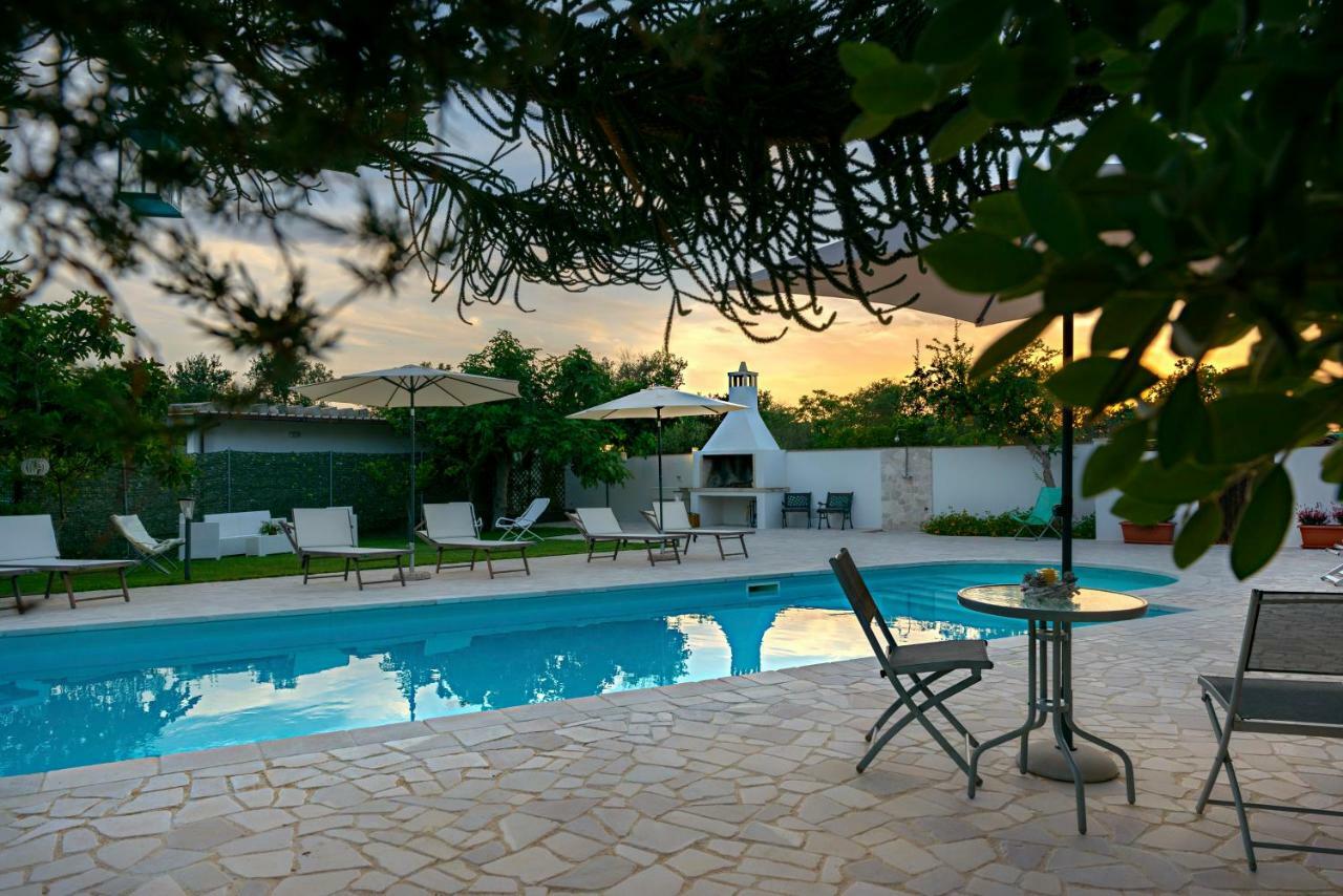 Casa Vacanza Augusto อุจจาโน ลาเคียซา ภายนอก รูปภาพ