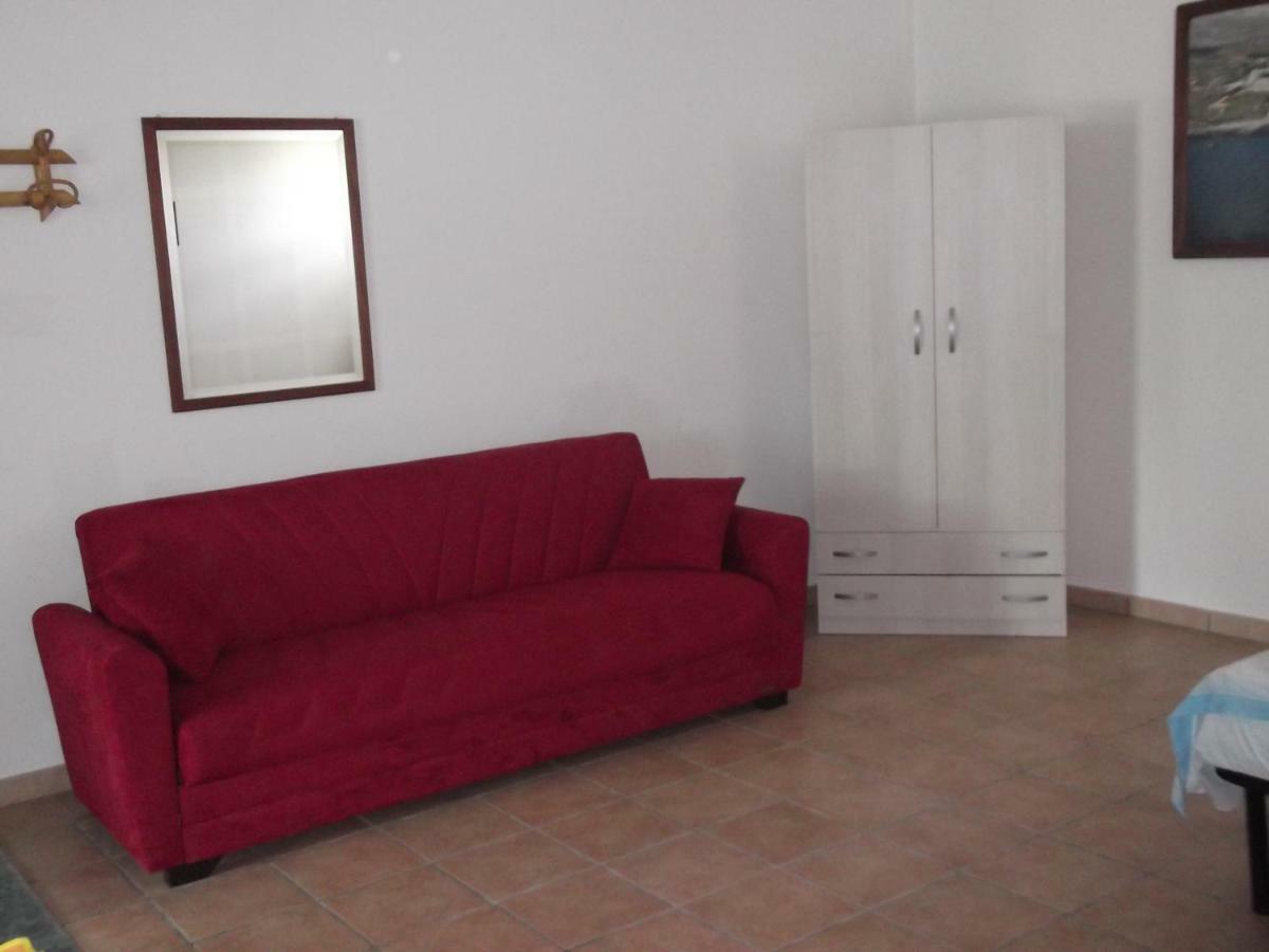 Casa Vacanza Augusto อุจจาโน ลาเคียซา ภายนอก รูปภาพ