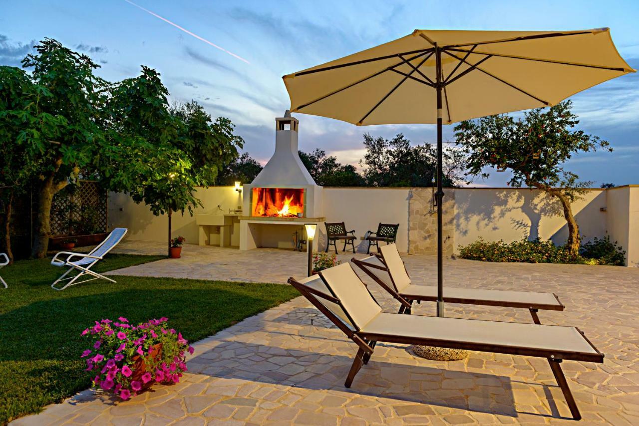 Casa Vacanza Augusto อุจจาโน ลาเคียซา ภายนอก รูปภาพ