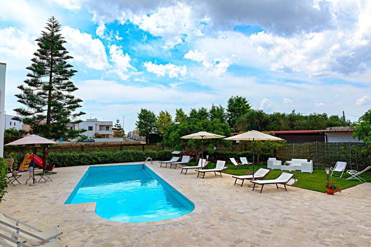 Casa Vacanza Augusto อุจจาโน ลาเคียซา ภายนอก รูปภาพ